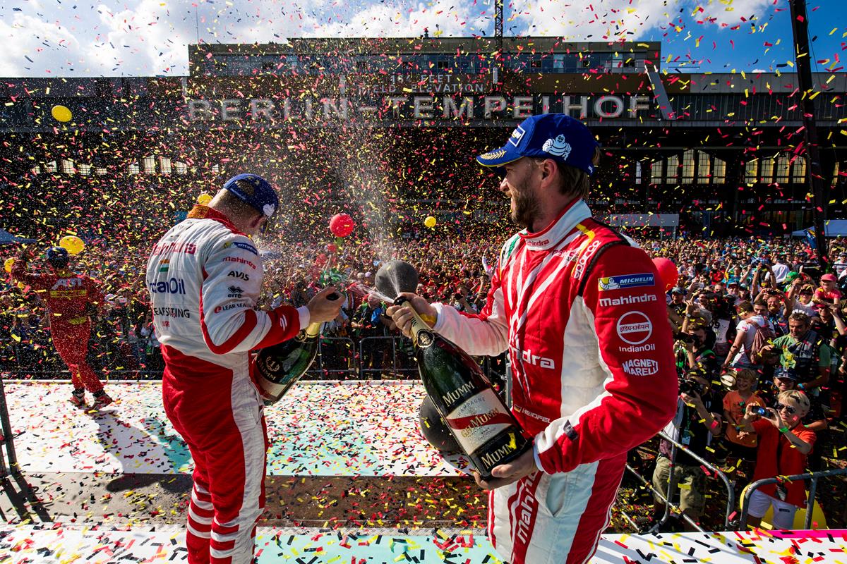 Podium-Konfetti-Formel-E-Berlin-Tempelhof-Heidfeld-Rosenqvist