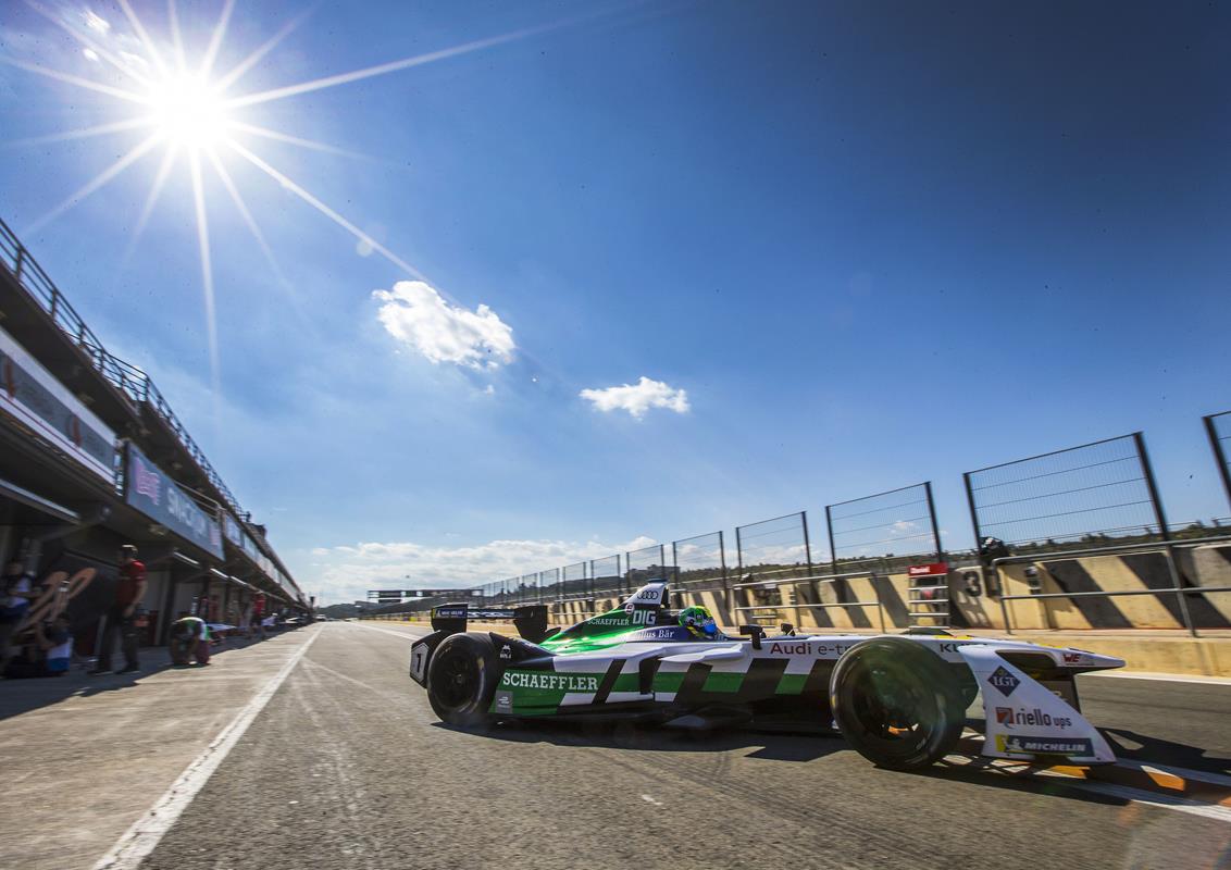 Lucas-di-Grassi-Audi-Pitlane-Valencia-Formula-E-Testing-2017