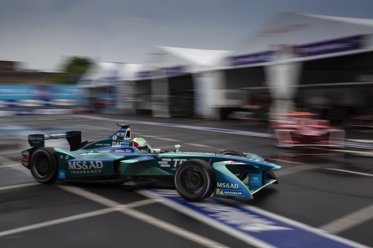 Rainy-Pitlane-New-York