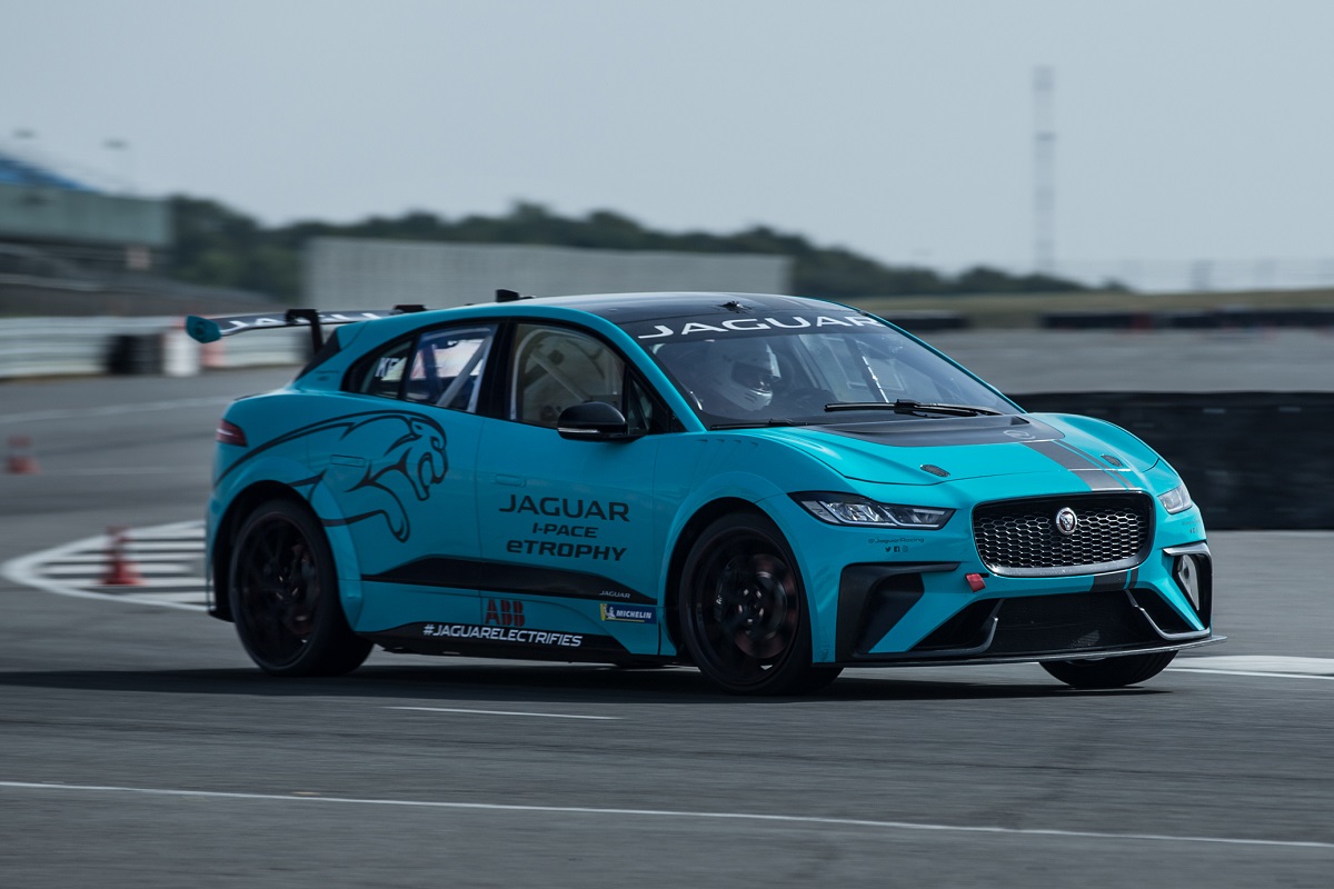 jaguar-i-pace-etrophy-test-drive