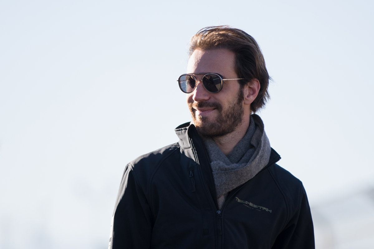Jean-Eric-Vergne-Smile-Sunglasses-Scarf