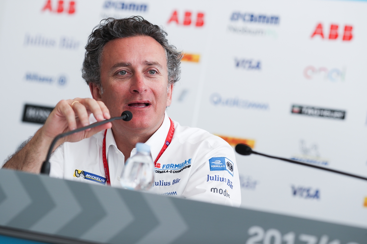 Alejandro-Agag-Microphone-Press-Conference
