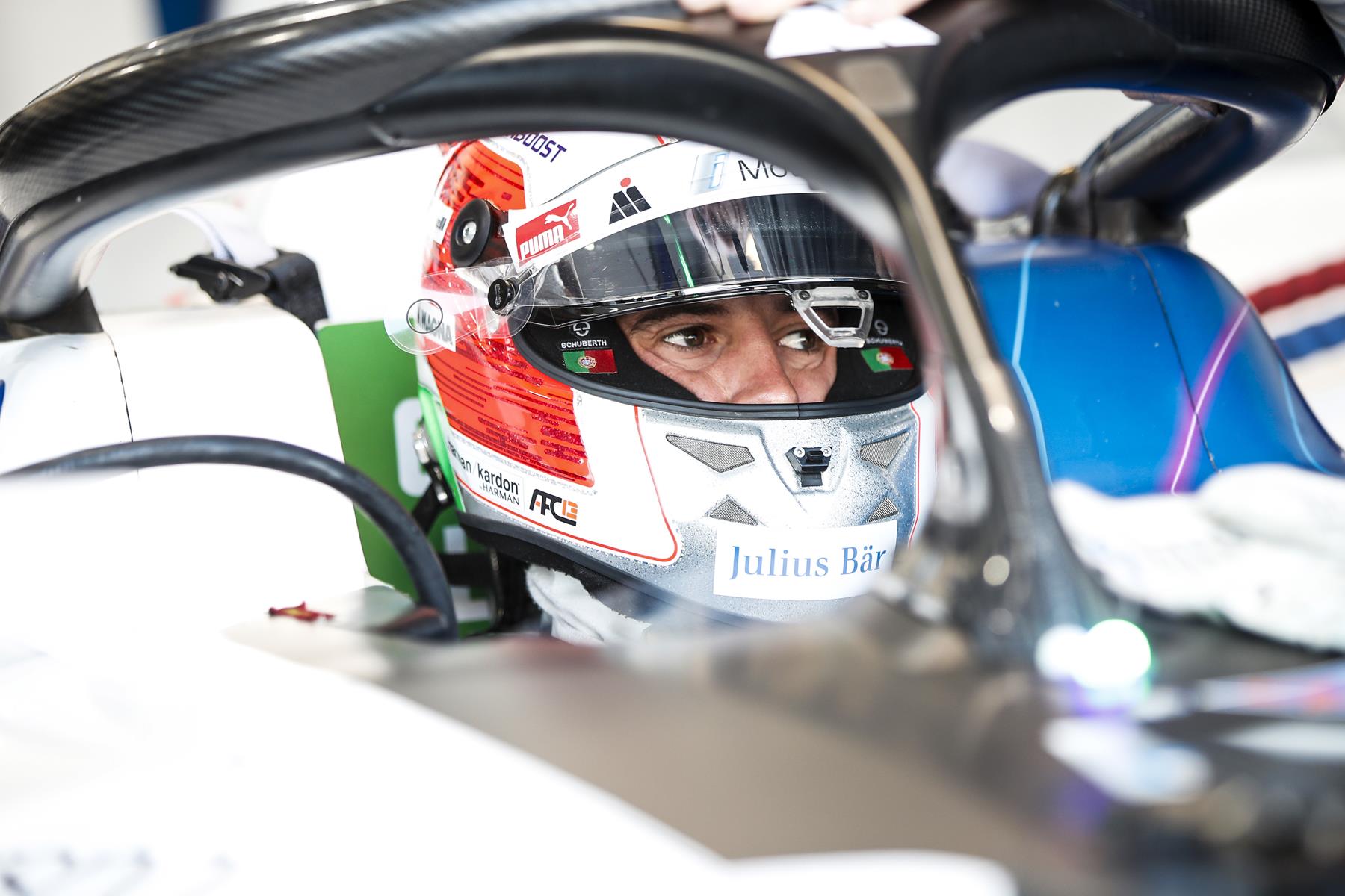 Antonio-Felix-da-Costa-Close-up-Cockpit