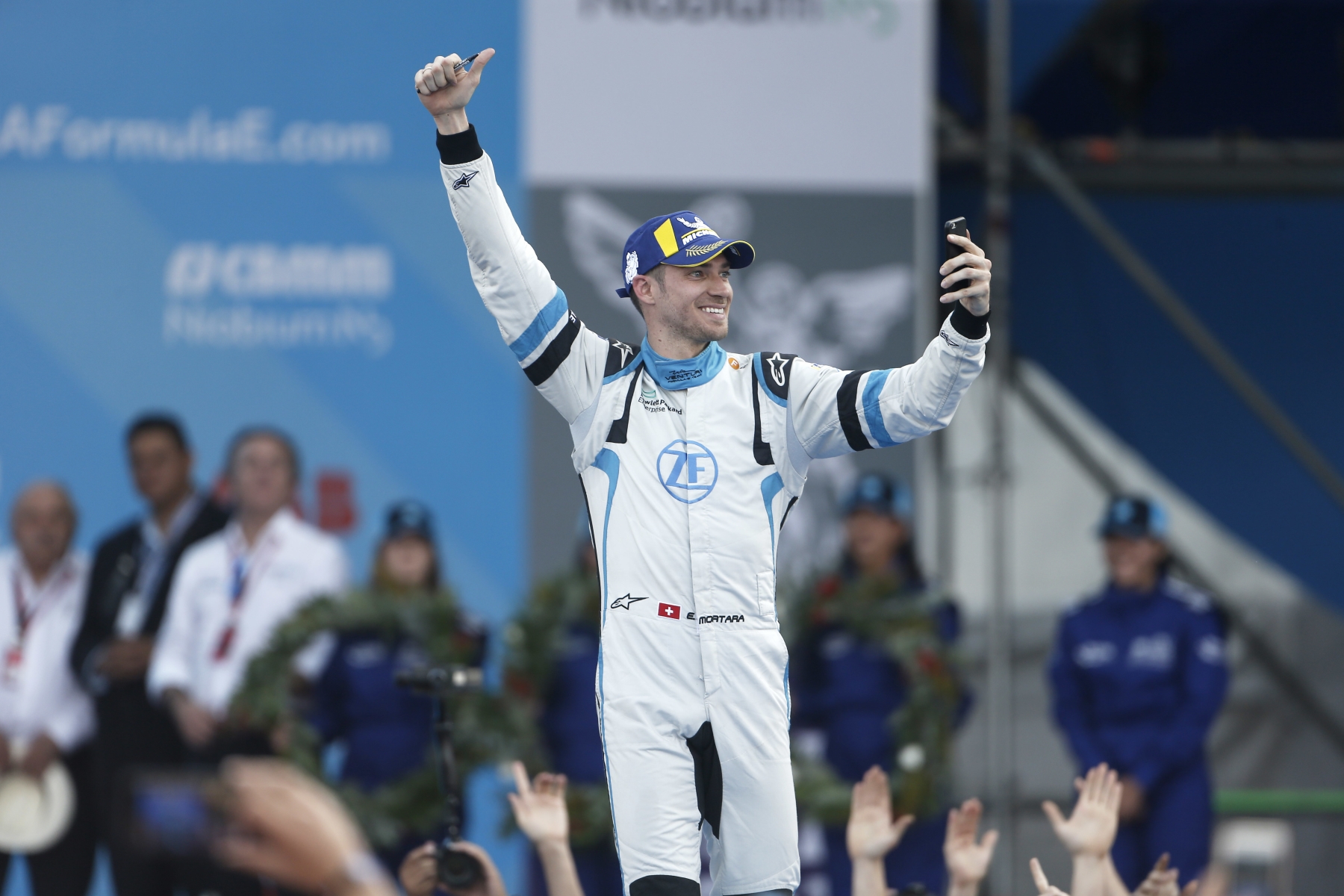 Edoardo-Mortara-Venturi-Mexiko-Podium-Selfie