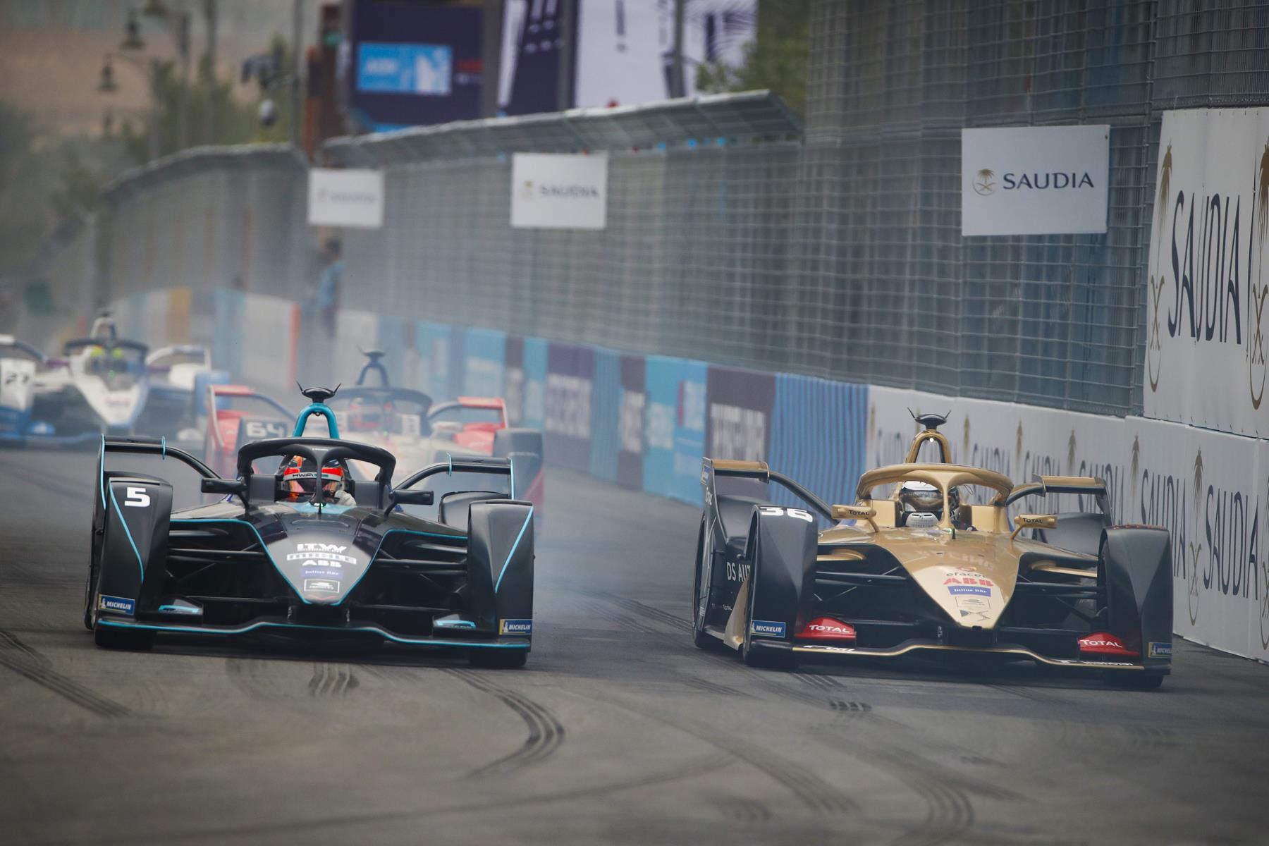 Formula-E-Cars-Fighting-in-Saudi-Arabia