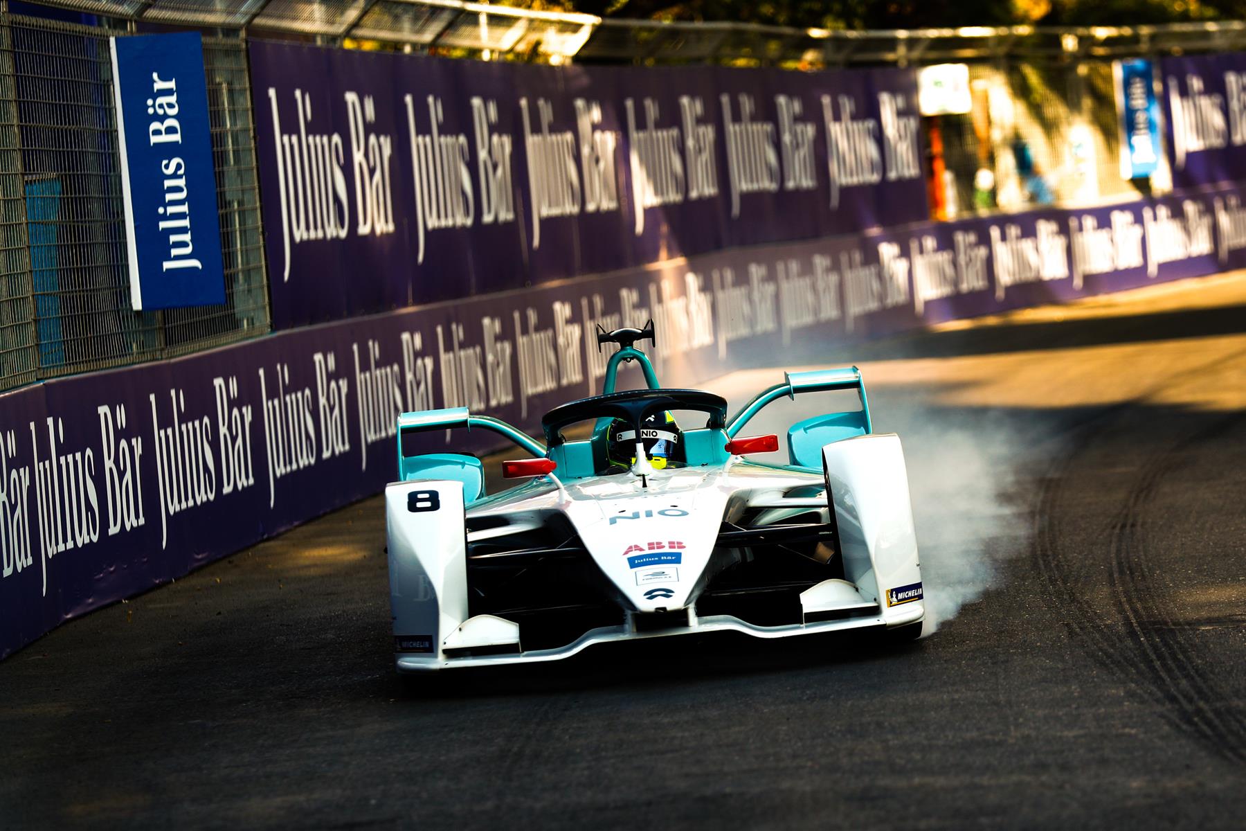 NIO-Car-Breaking-Santiago