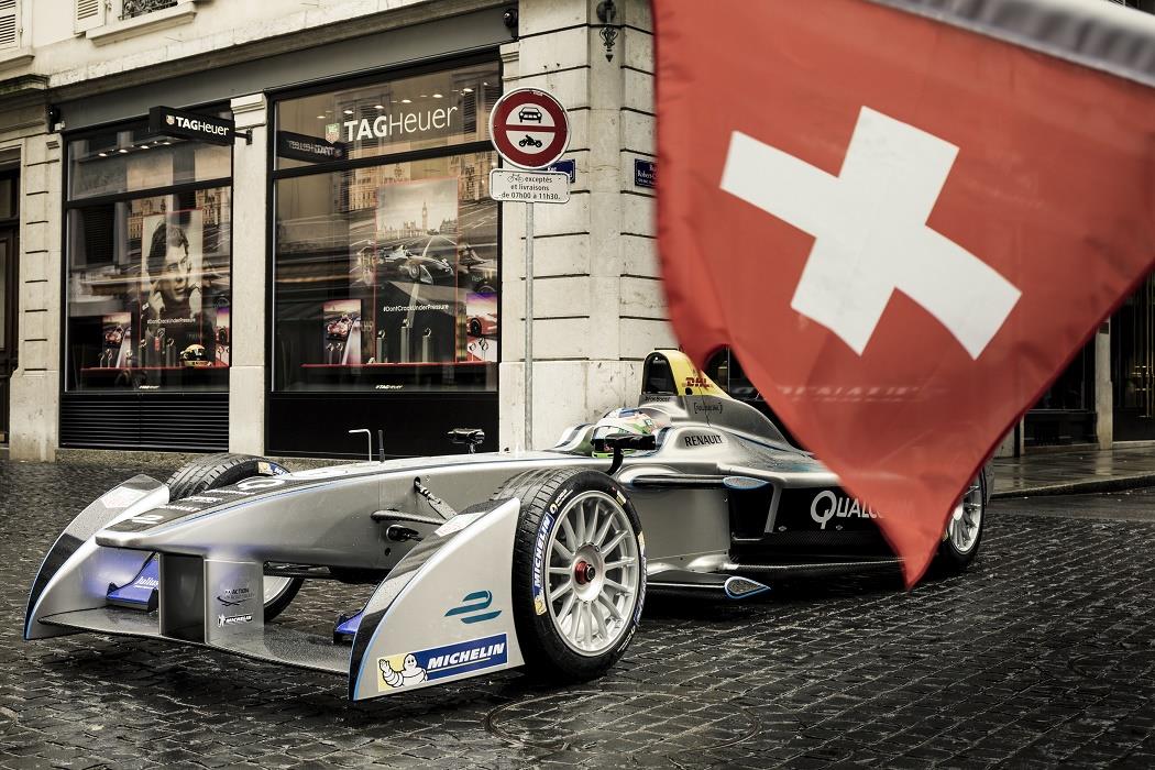 Formel-E-Auto-Genf-Schweizer-Flagge