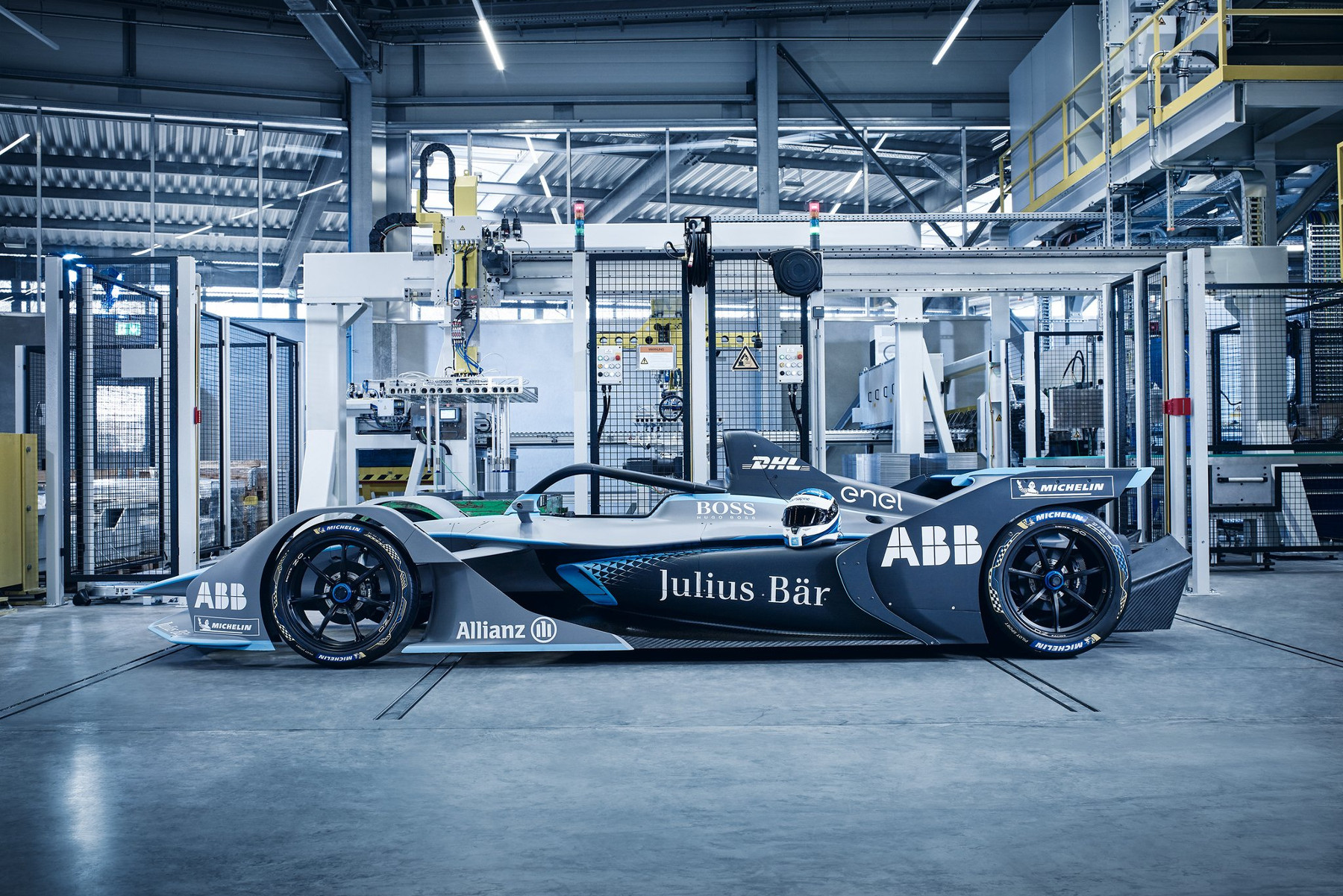 Formel-E-Auto-in-voestalpine-Werkshalle