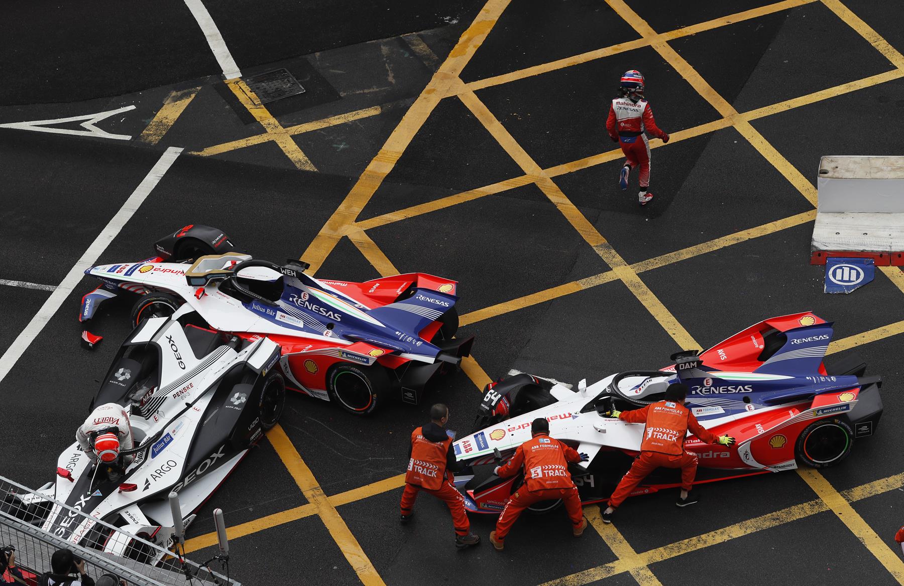 Formula-E-Crash-Hongkong-Nasr-Mahindra