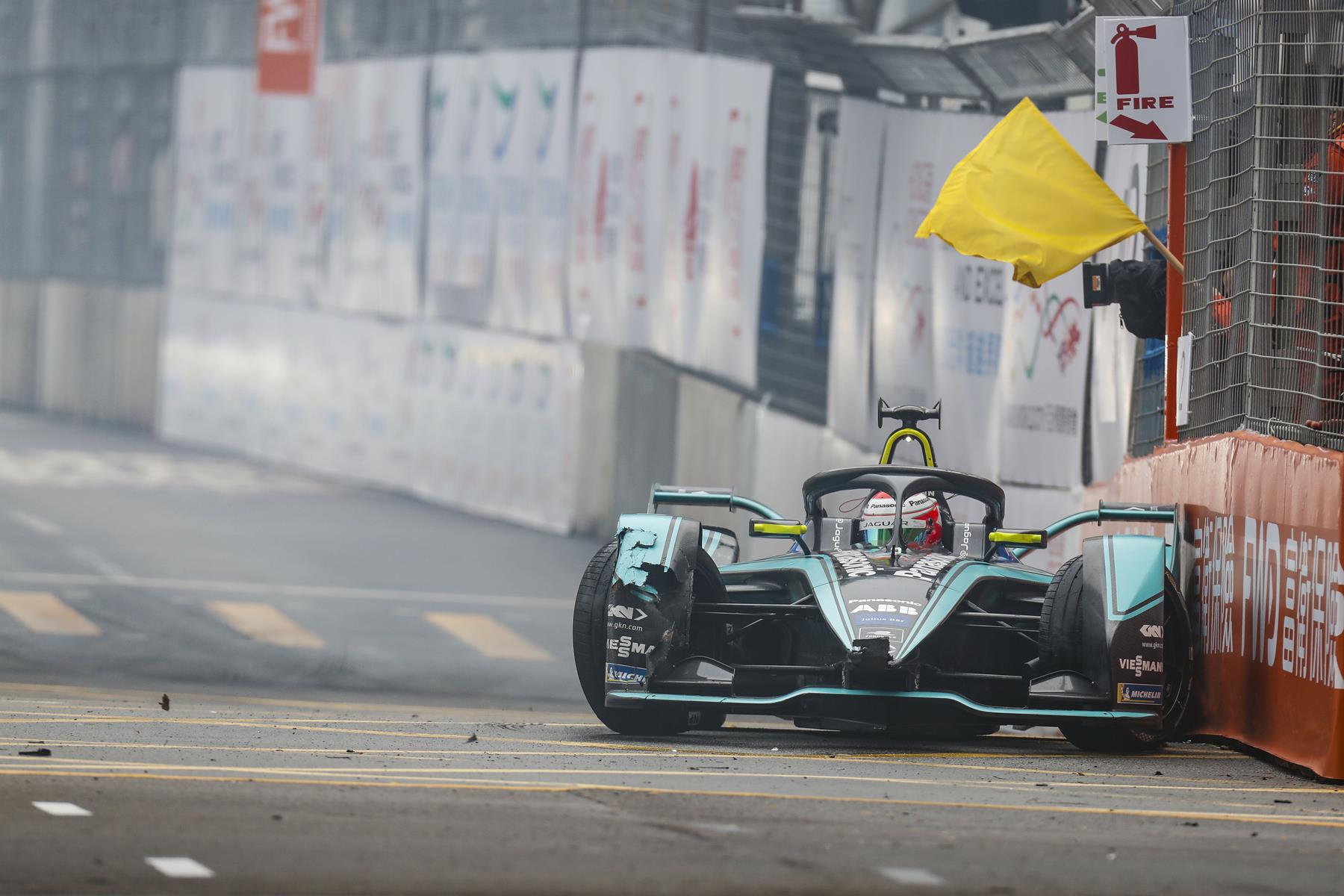 Nelson-Piquet-Jaguar-Crash-Hong-Kong-Formula-E