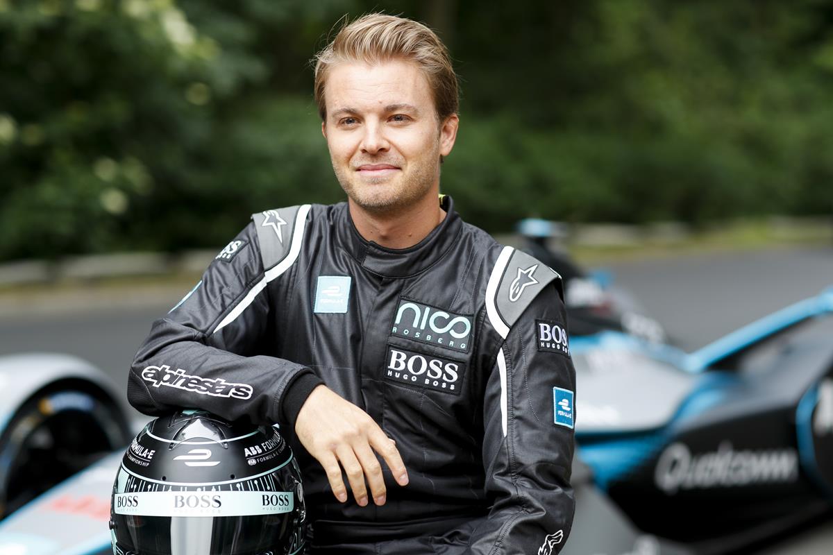 Nico-Rosberg-sitzt-auf-Formel-E-Auto