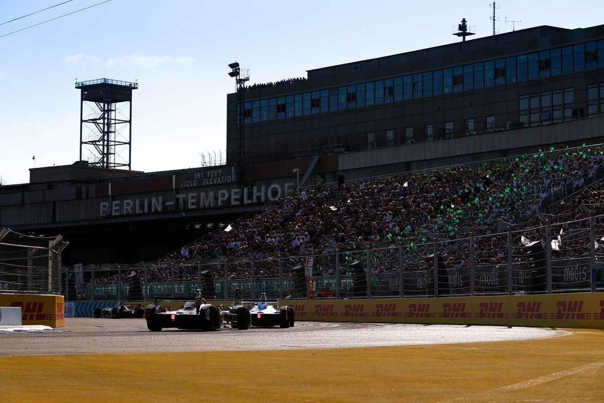 Berlin-Tempelhof-Formel-E-volle-Tribünen