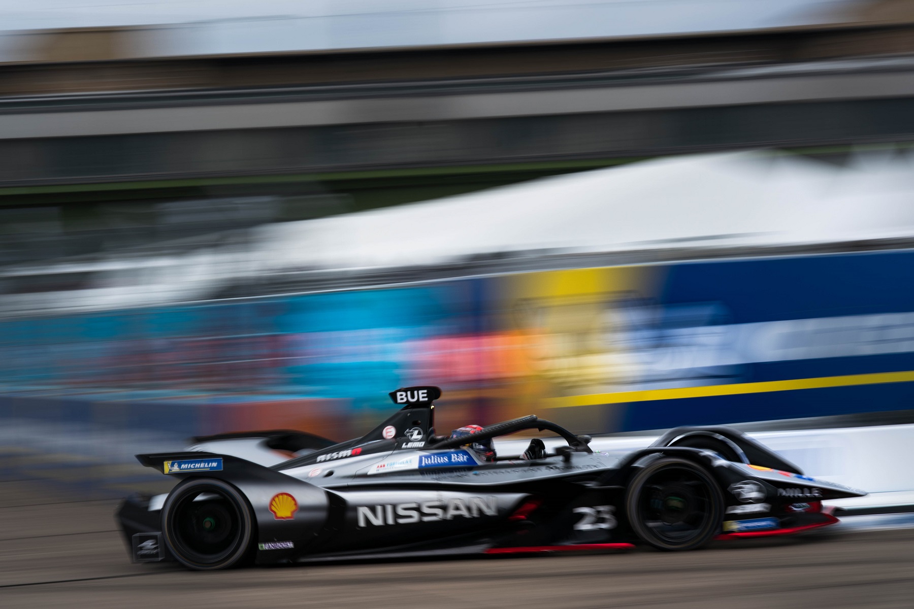 Sebastien_Buemi_Nissan_edams_Berlin-race-blur