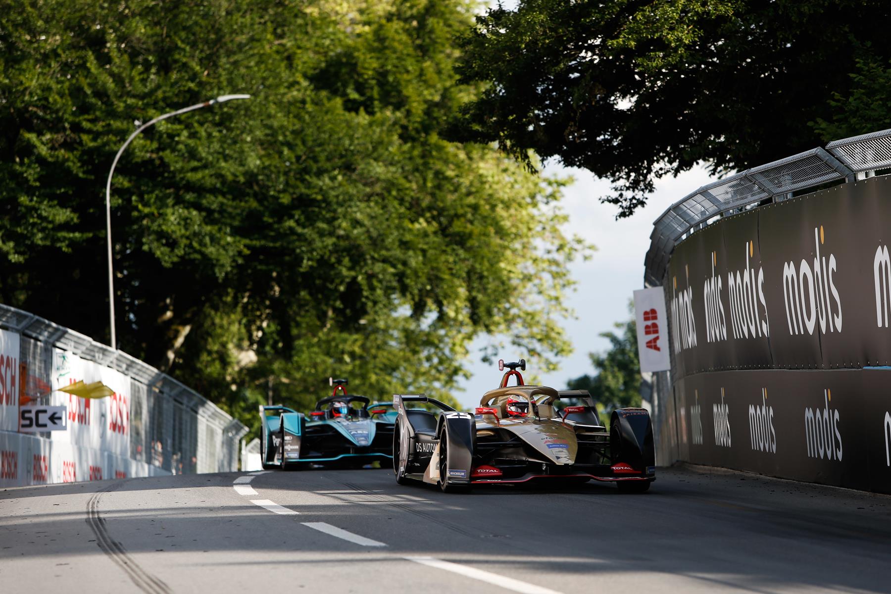 Evans-chasing-Vergne-in-Bern