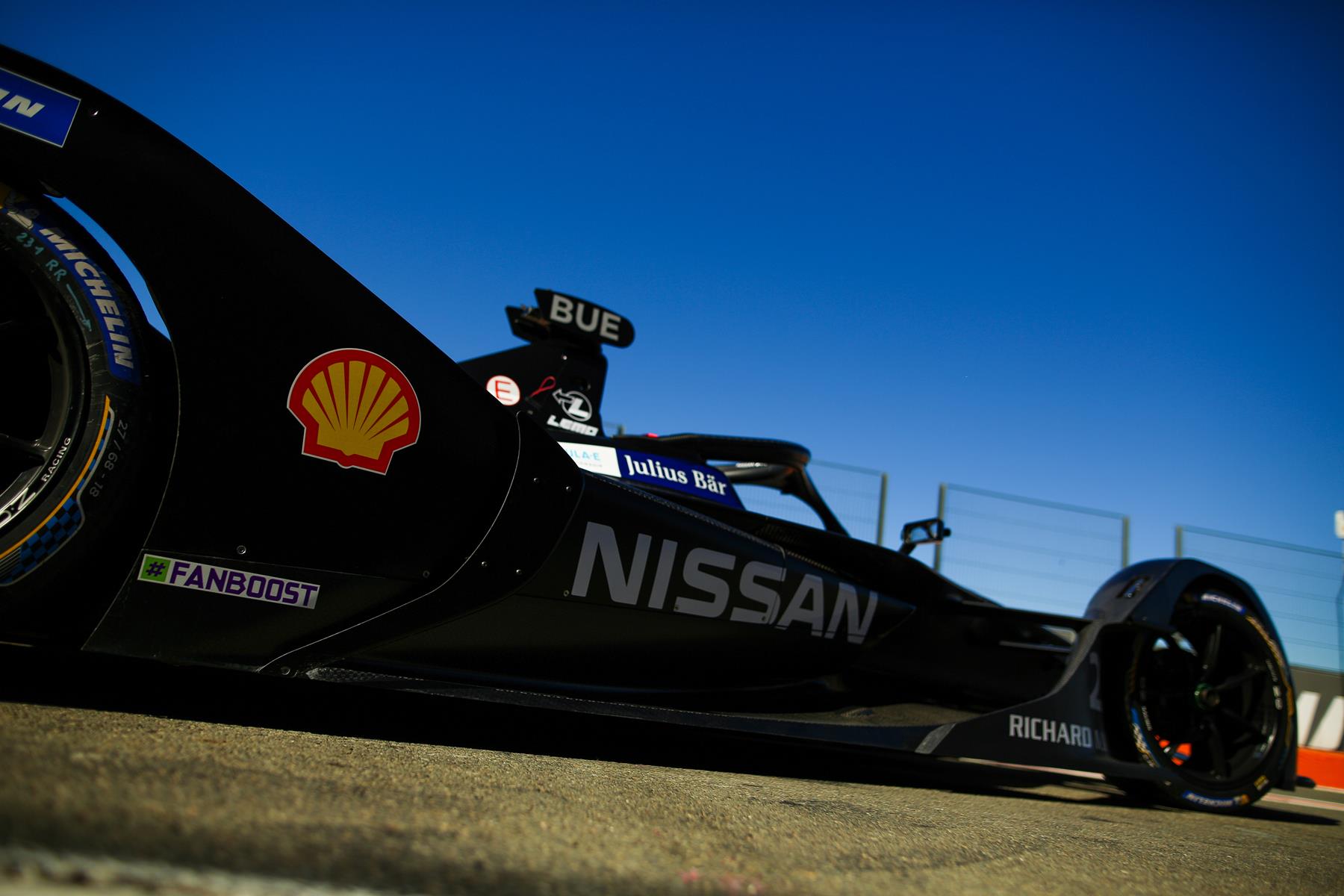 Nissan-eDams-Sebastien-Buemi-Side-view-with-Shell-Logo-Spacesuit-Media-Shivraj-Gohil-Valencia-Test-October-2019