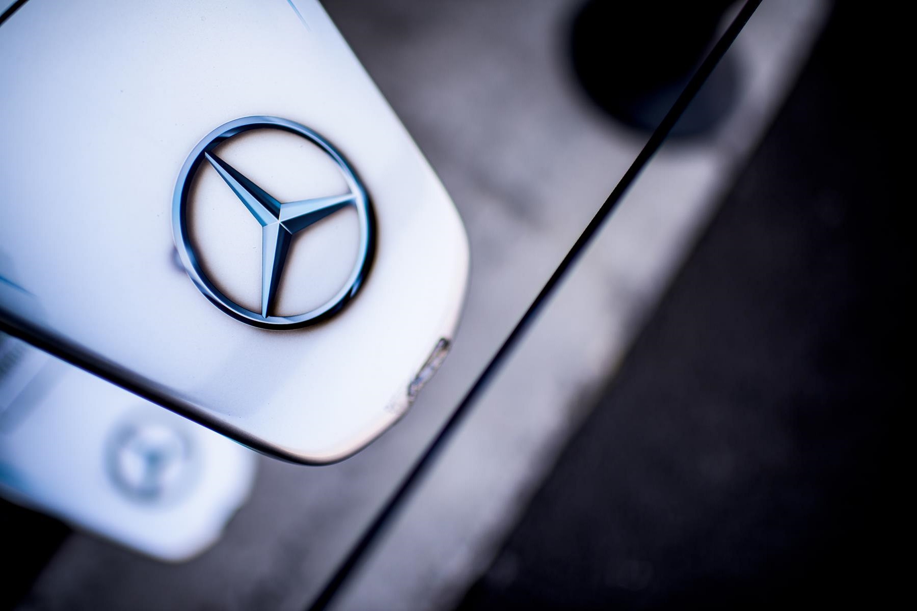 Mercedes-Logo-Formula-E-Silver-Arrow-01-Spacesuit-Media-Peter-Minnig