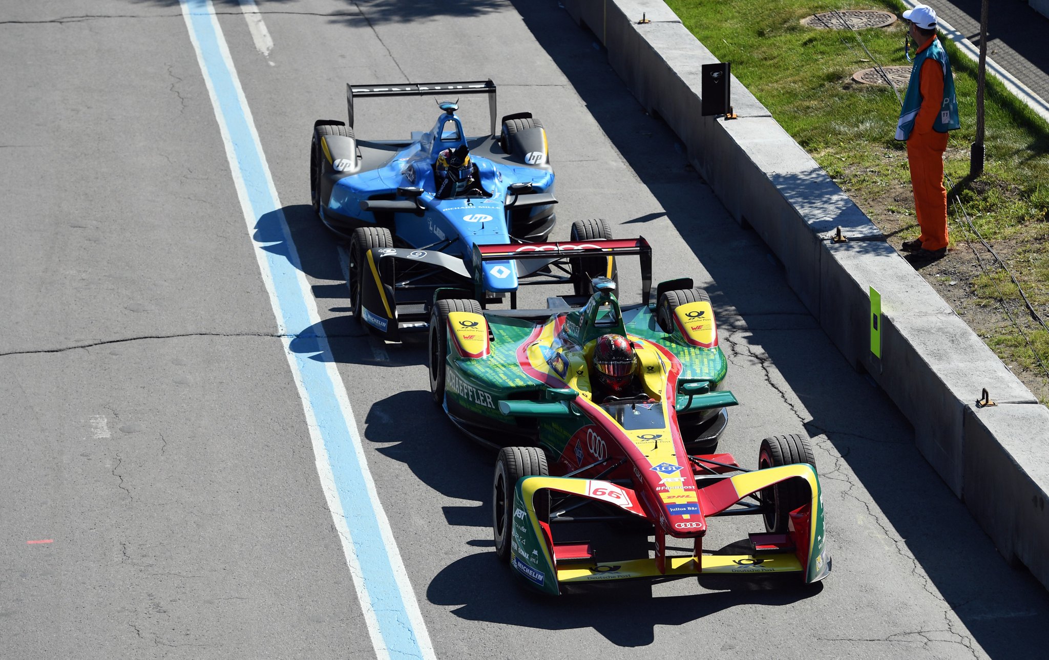 Sebastien-Buemi-Renault-edams-Daniel-Abt-Abt-Schaeffler-Audi-Sport-Montreal-2017-Pitlane-Reklamierarm-nicht-Manuel-Neuer