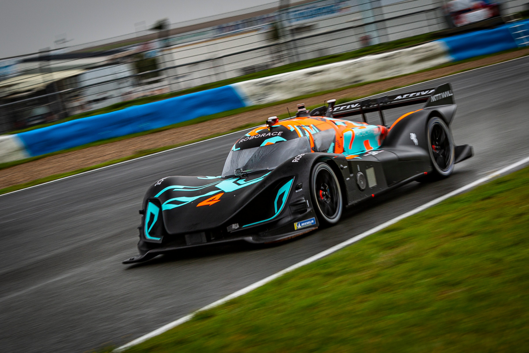 Roborace-Test-Run-Speed-Blue-Orange-Livery