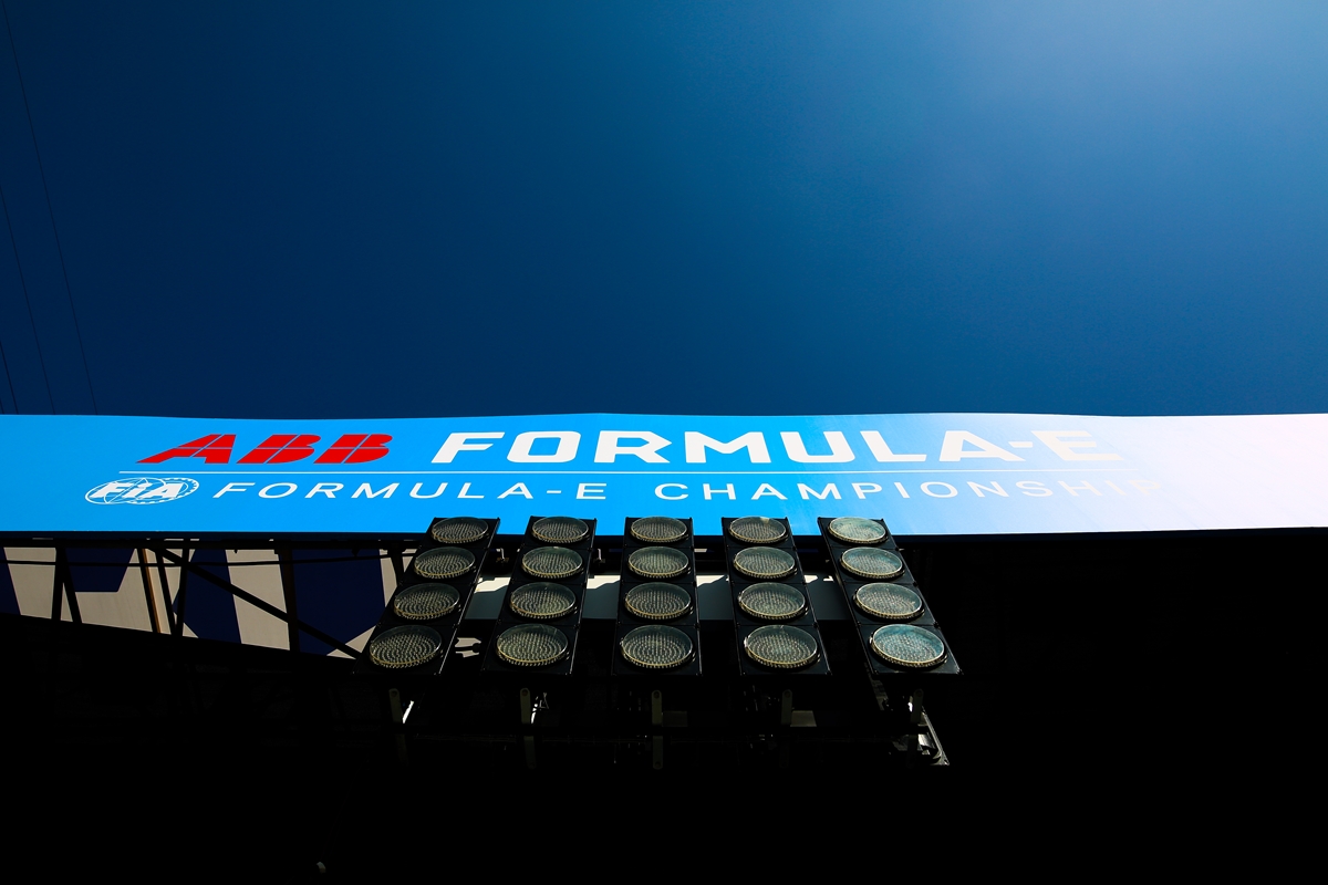 Starting-Lights-Saudi-Arabia-ABB-Formula-E-Championship-Blue