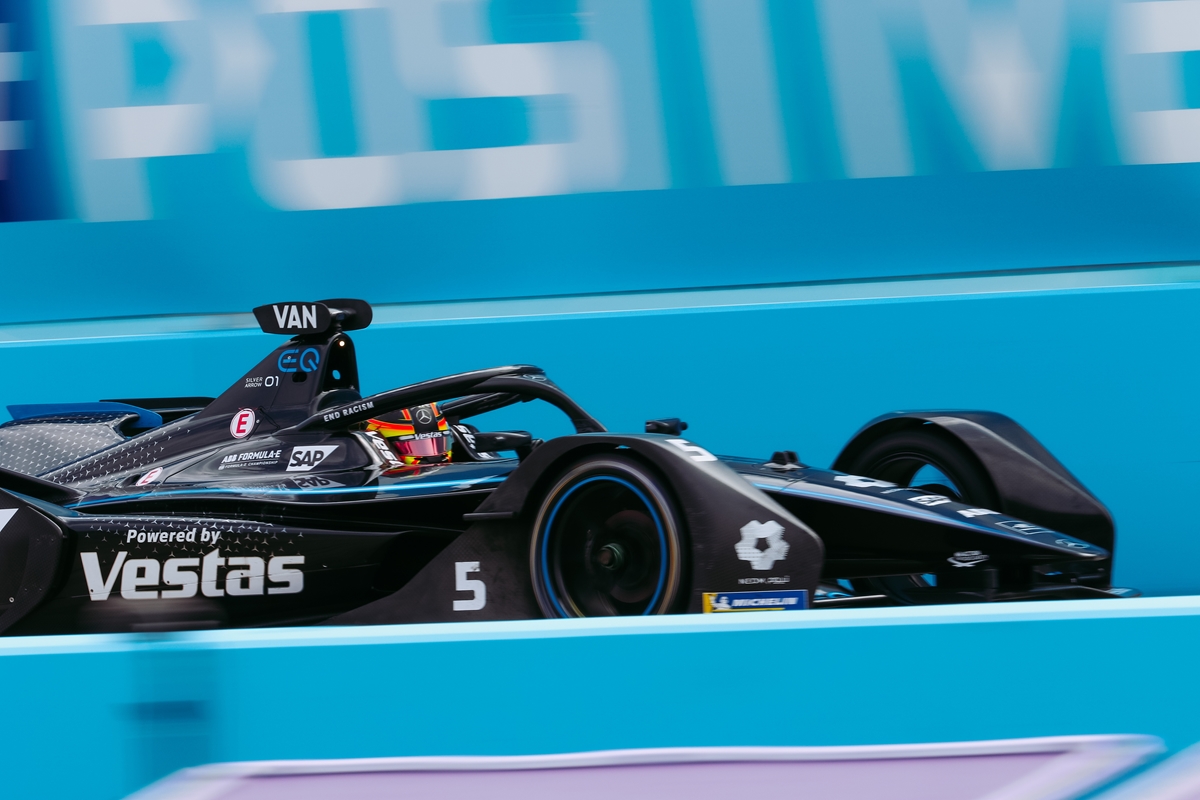 Stoffel-Vandoorne-Black-Mercedes-Berlin-Season-Six-Finale